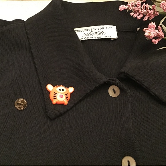 3/$9.00 Tiger Lapel Pin - Picture 1 of 3